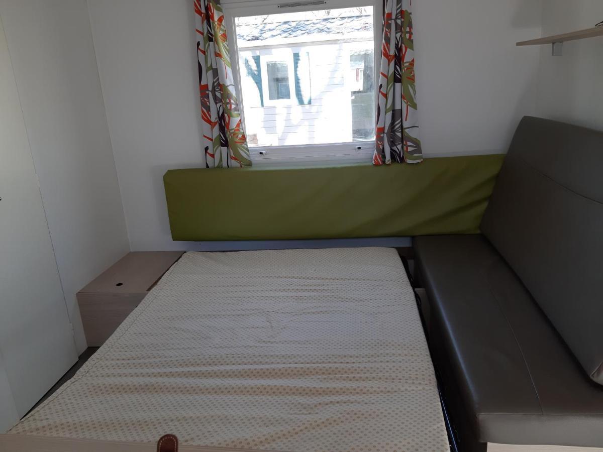 Mobil 4-6 Personnes Au Bord Du D'aureilhan Camping *