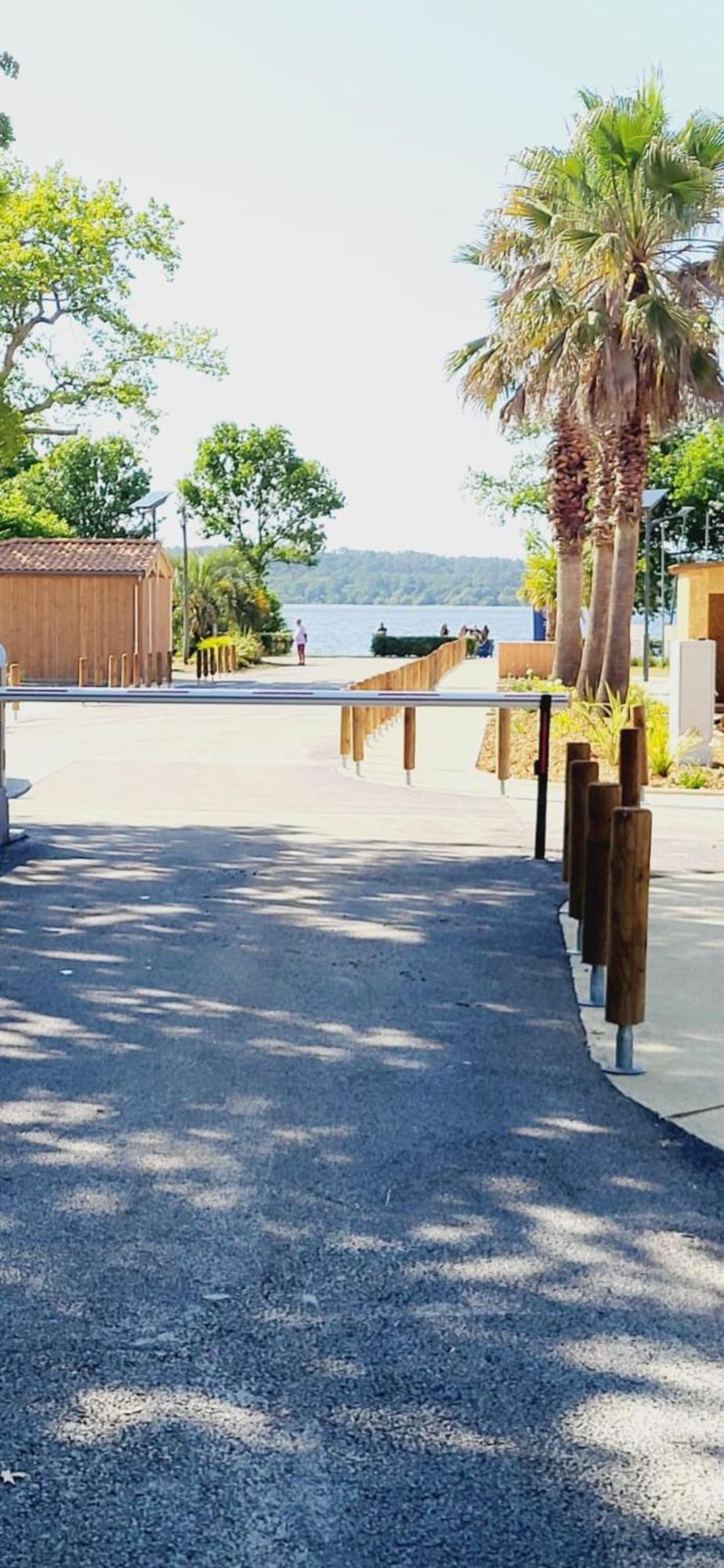 Camping Mobil 4-6 Personnes Au Bord Du D'aureilhan Aureilhan (Landes)